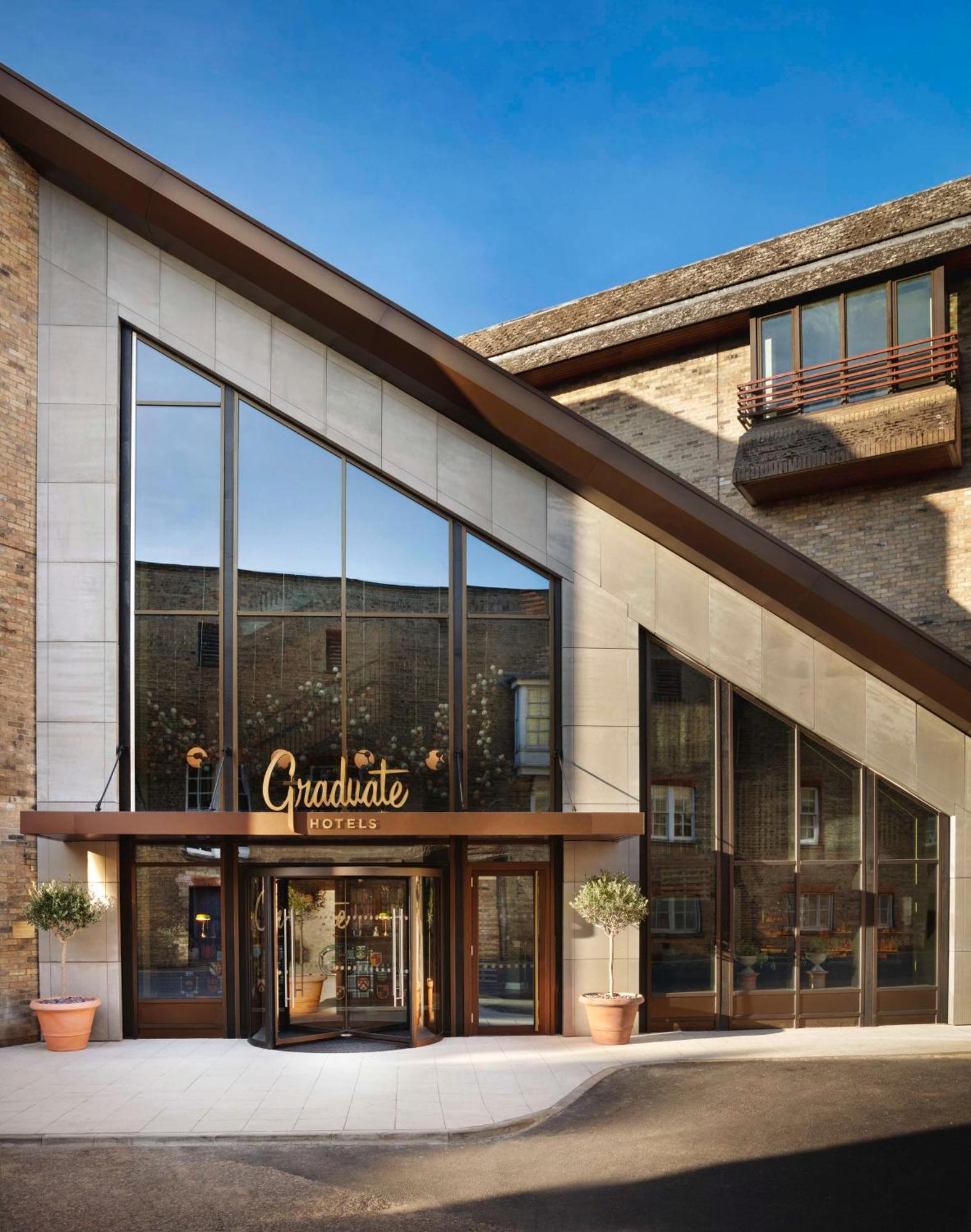 Graduate By Hilton Cambridge Hotel Exterior photo