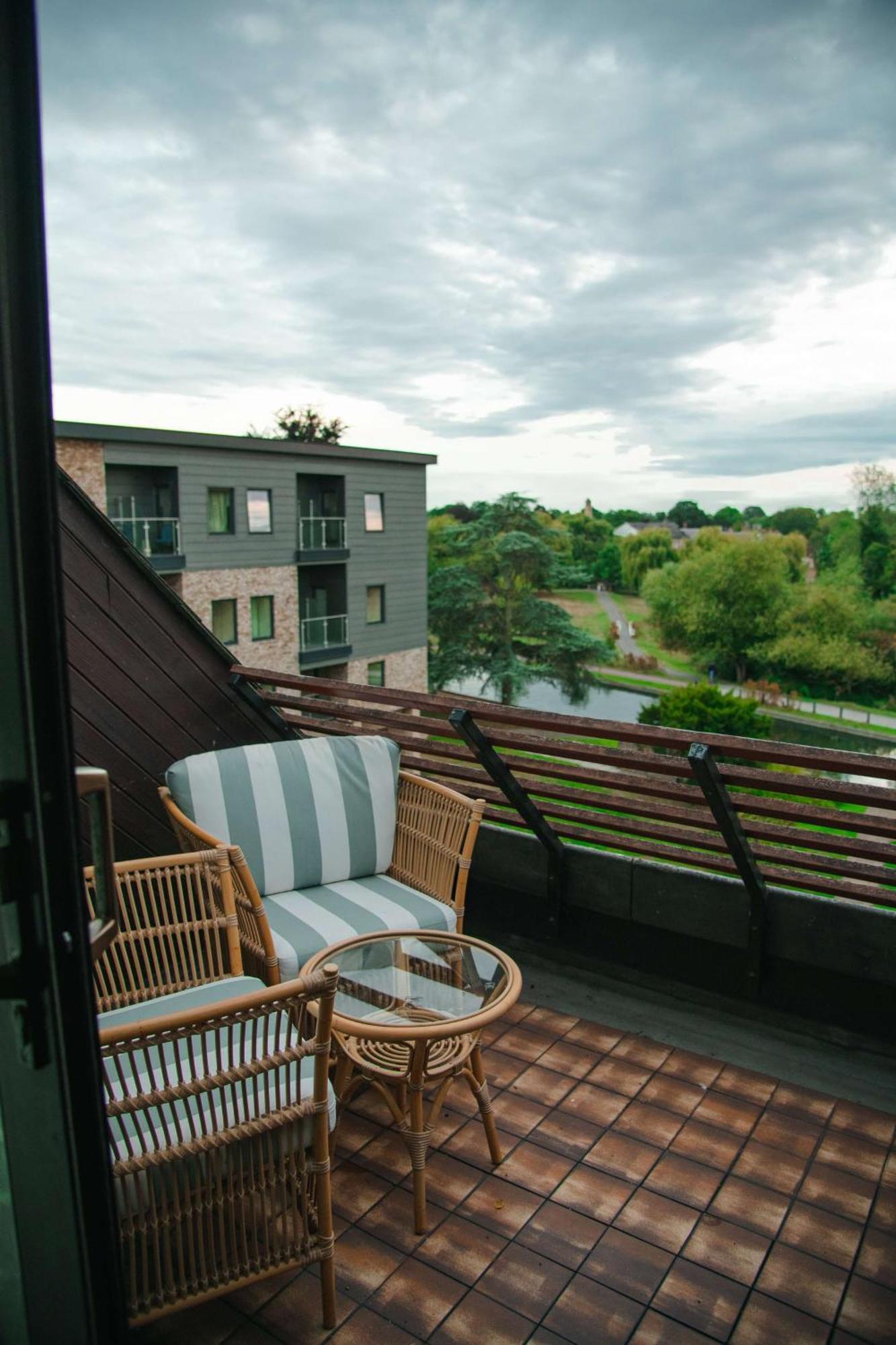 Graduate By Hilton Cambridge Hotel Exterior photo